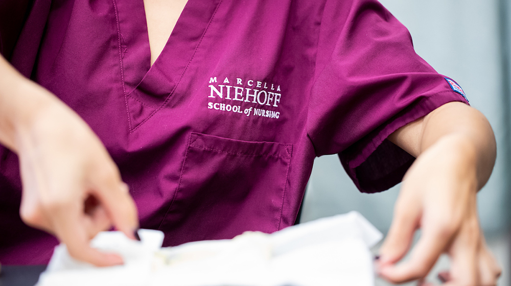 2021 Nursing Student in Lab for Hero Story Research News 1000x560 MQ.jpg